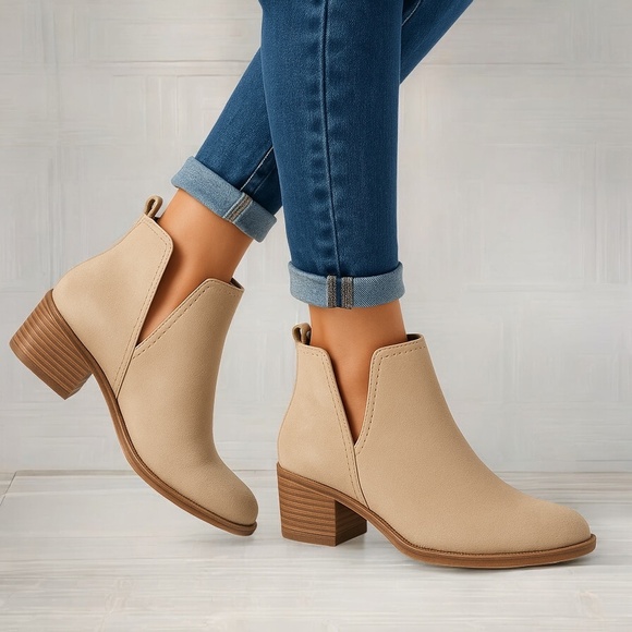 Women’s Journee Collection Women's Rimi Booties Stone color in size 8 NEW IN BOX - Picture 1 of 12